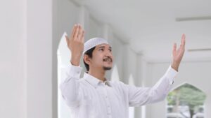 Langsung Tarawih? Grooming Sat-Set Ini Bikin Cowok Tetap Rapi